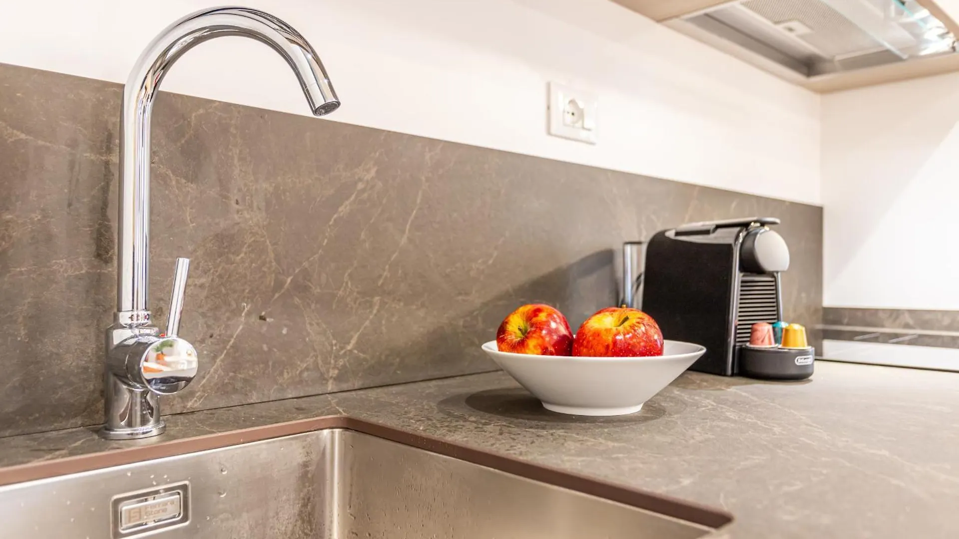 Vatican Modern Apartment 5 Min Metro A - Terrestre Rome